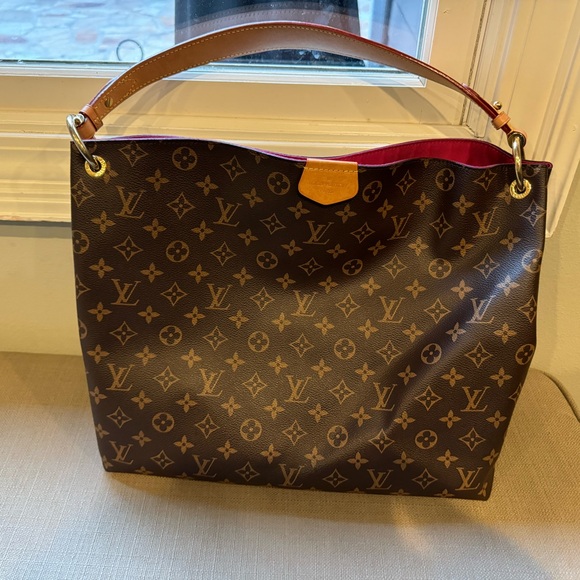 LV Authentic Graceful MM hobo style like new with matching wallet. - Picture 5 of 10